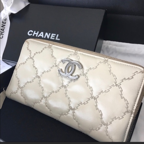 CHANEL Handbags - Chanel lambskin zip wallet